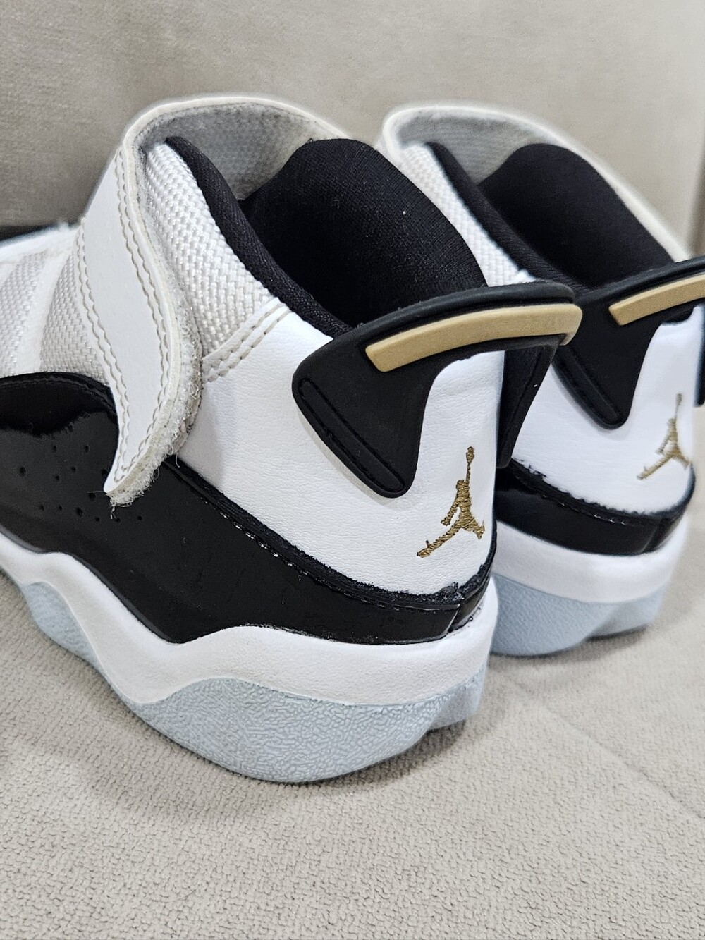 Jordan 6 Rings Kids White and Black Hook-and-Loop Low Top Sneakers